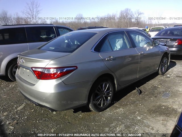4T1BF1FK7FU498863 - 2015 TOYOTA CAMRY LE/XLE/SE/XSE ოქროსფერი ფოტო 4
