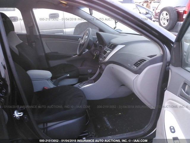 KMHCT4AE5HU353534 - 2017 HYUNDAI ACCENT SE BLACK photo 5