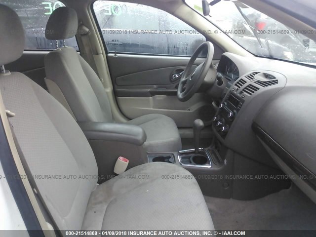 1G1ZS58N78F115985 - 2008 CHEVROLET MALIBU LS თეთრი ფოტო 5