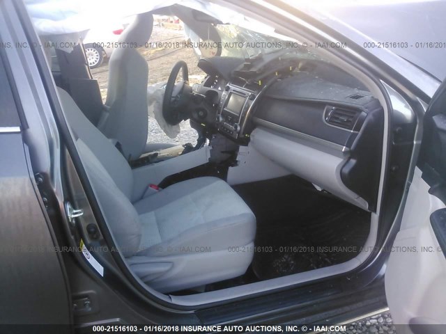 4T1BF1FKXEU300856 - 2014 TOYOTA CAMRY L/SE/LE/XLE 灰色 照片 5