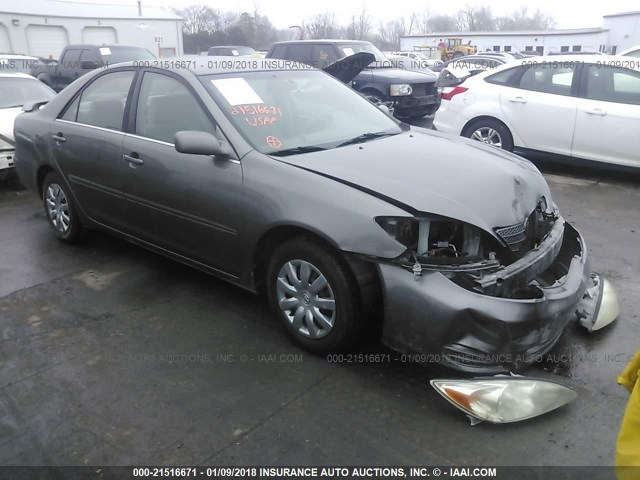 4T1BE32K12U577797 - 2002 TOYOTA CAMRY LE/XLE/SE SILVER photo 1
