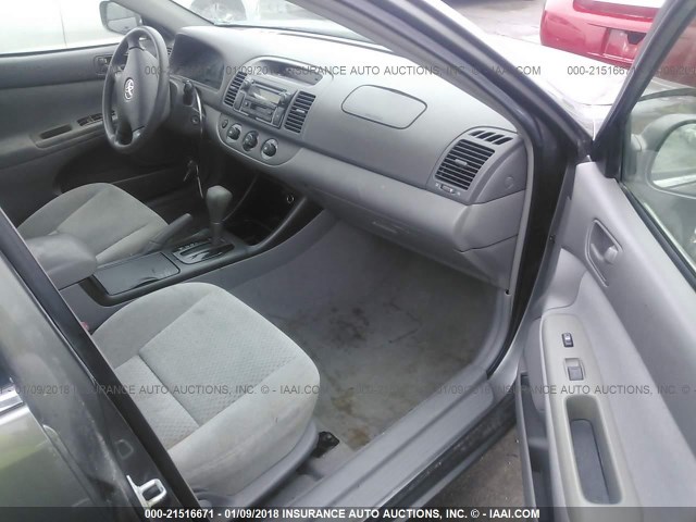 4T1BE32K12U577797 - 2002 TOYOTA CAMRY LE/XLE/SE SILVER photo 5