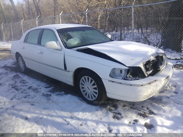 1LNHM81WX3Y636936 - 2003 LINCOLN TOWN CAR EXECUTIVE WHITE photo 1