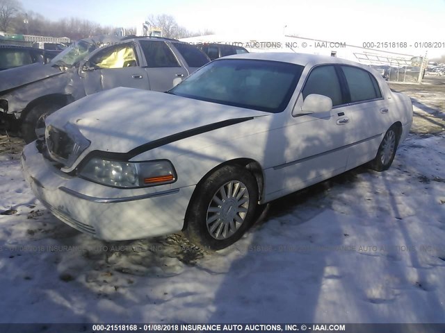 1LNHM81WX3Y636936 - 2003 LINCOLN TOWN CAR EXECUTIVE WHITE photo 2