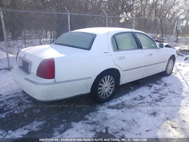 1LNHM81WX3Y636936 - 2003 LINCOLN TOWN CAR EXECUTIVE WHITE photo 4