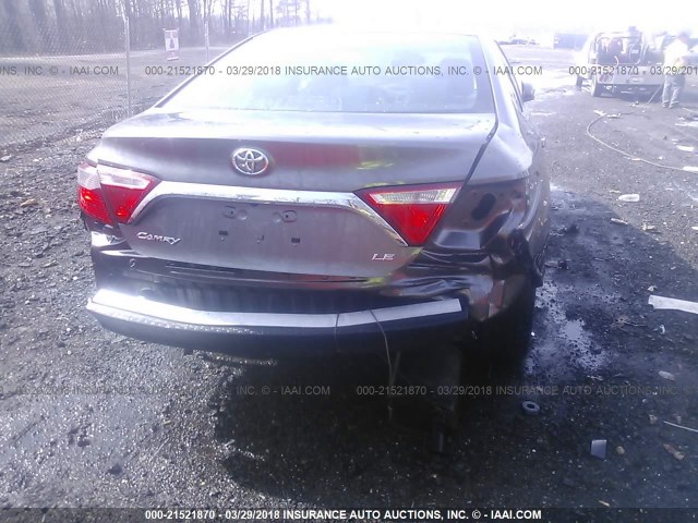 4T1BF1FK4HU684184 - 2017 TOYOTA CAMRY LE/XLE/SE/XSE ნაცრისფერი ფოტო 6