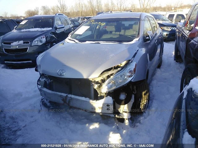 2T1LE40E39C002197 - 2009 TOYOTA COROLLA MATRIX S SILVER photo 2