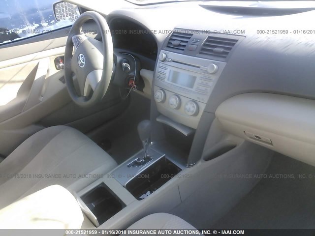 4T1BF3EK2BU751062 - 2011 TOYOTA CAMRY SE/LE/XLE შამპანური ფოტო 5