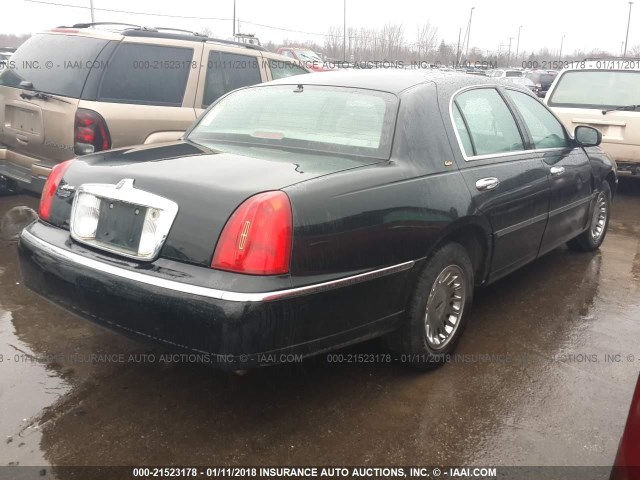 1LNHM83WX2Y654767 - 2002 LINCOLN TOWN CAR CARTIER BEIGE photo 4