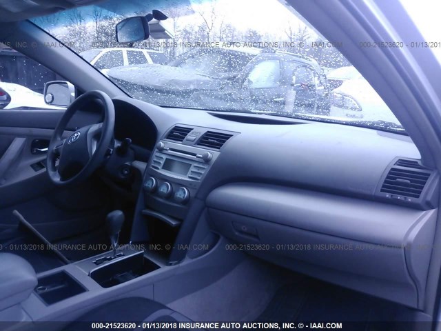 4T1BE46K59U303187 - 2009 TOYOTA CAMRY SE/LE/XLE SILVER photo 5