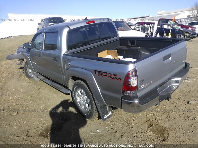 3TMLU4EN4EM135645 - 2014 TOYOTA TACOMA DOUBLE CAB ვერცხლისფერი ფოტო 3