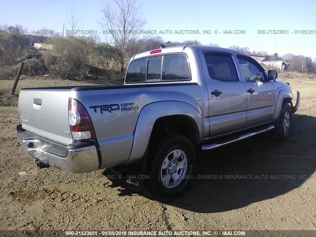 3TMLU4EN4EM135645 - 2014 TOYOTA TACOMA DOUBLE CAB ვერცხლისფერი ფოტო 4