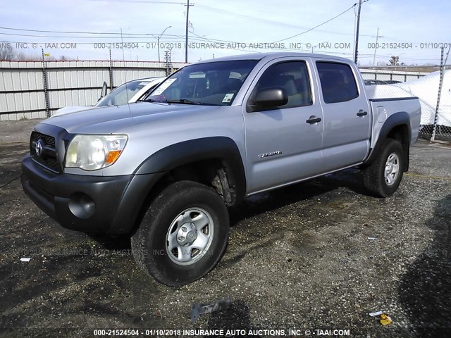 5TFJX4GN0BX006013 - 2011 TOYOTA TACOMA DOUBLE CAB SILVER photo 2