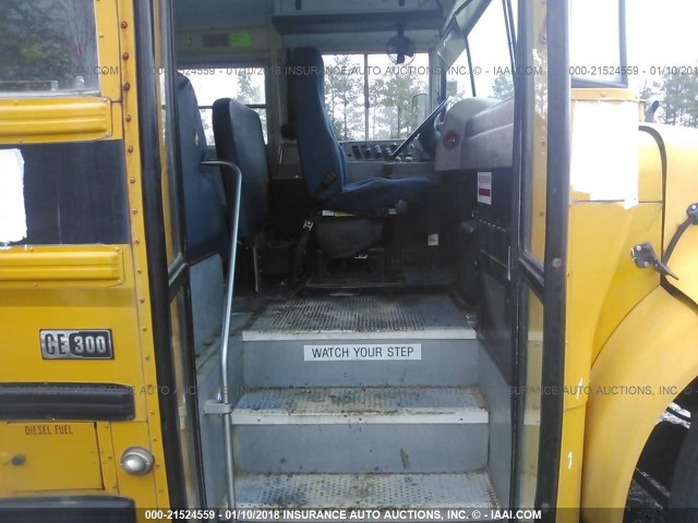 4DRBRAAN34A973836 - 2004 IC CORPORATION 3000 YELLOW photo 5