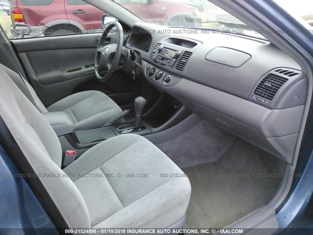 4T1BE32K44U904972 - 2004 TOYOTA CAMRY LE/XLE/SE BLUE photo 5