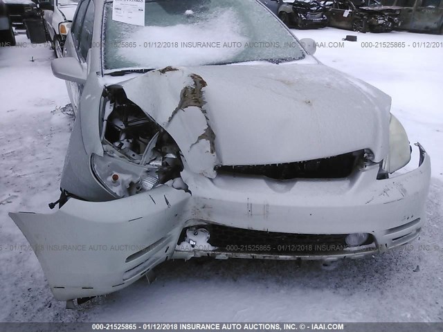 2T1LR32E64C183803 - 2004 TOYOTA COROLLA MATRIX XR SILVER photo 6