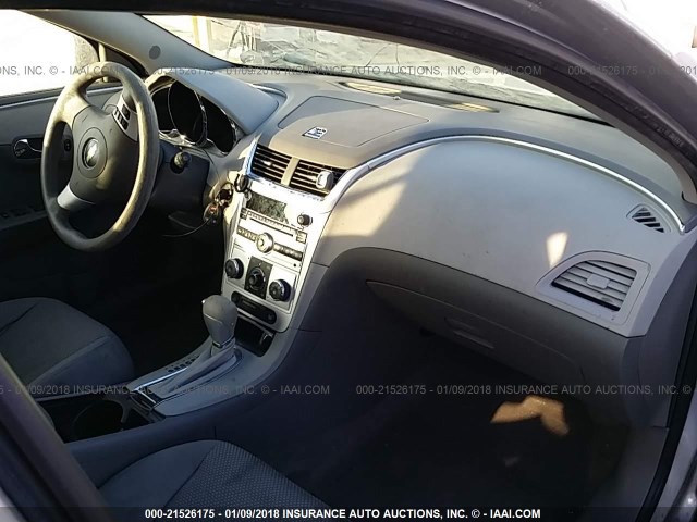 1G1ZA5E03AF181029 - 2010 CHEVROLET MALIBU LS ვერცხლისფერი ფოტო 5