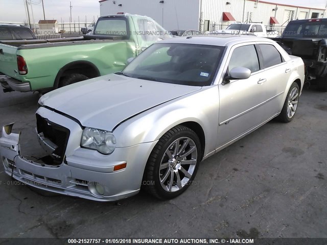 2C3LA73W68H286922 - 2008 CHRYSLER 300C SRT-8 SILVER photo 2