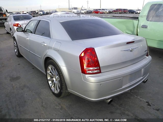 2C3LA73W68H286922 - 2008 CHRYSLER 300C SRT-8 SILVER photo 3