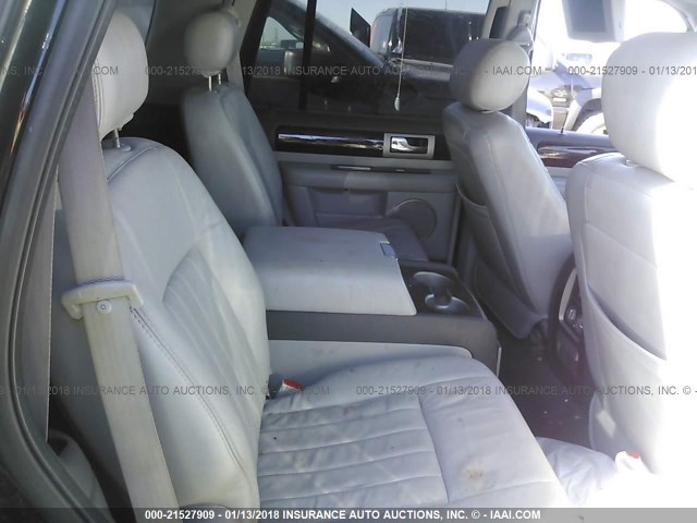 5LMFU285X5LJ07615 - 2005 LINCOLN NAVIGATOR BLACK photo 8