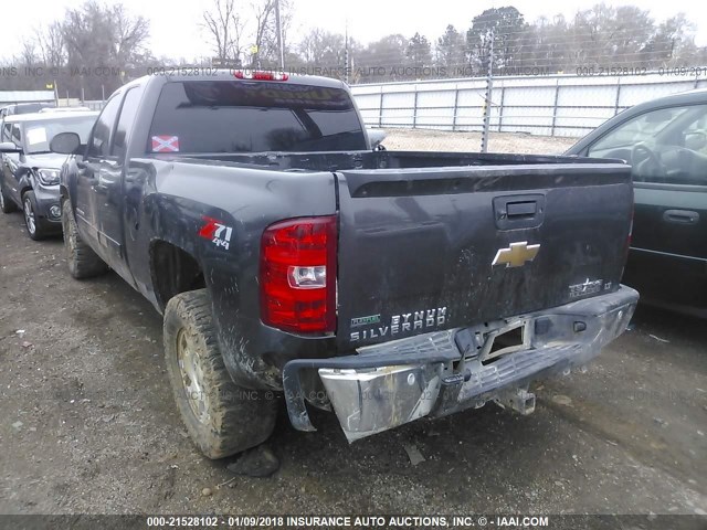 1GCRKSE36BZ130542 - 2011 CHEVROLET SILVERADO K1500 LT GRAY photo 3