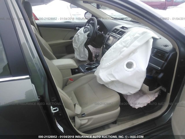 4T1BD1FK1EU111079 - 2014 TOYOTA CAMRY HYBRID/LE/XLE 灰色 照片 5