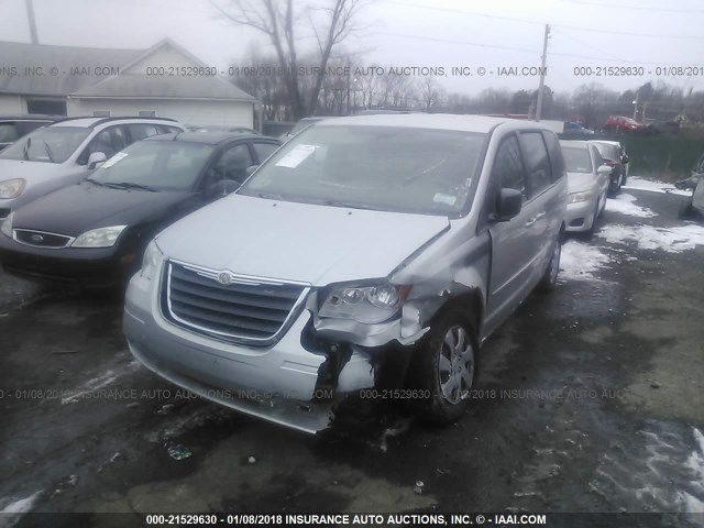 2A4RR4DE0AR103253 - 2010 CHRYSLER TOWN & COUNTRY LX SILVER photo 2