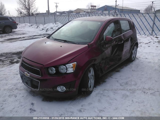 1G1JE6SB6F4171370 - 2015 CHEVROLET SONIC LTZ RED photo 2