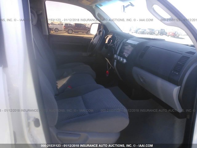 5TFRM5F12AX016976 - 2010 TOYOTA TUNDRA DOUBLE CAB SR5 WHITE photo 5