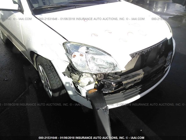 KNADE123766183562 - 2006 KIA RIO WHITE photo 6