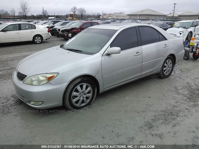 4T1BE30KX3U645759 - 2003 TOYOTA CAMRY LE/XLE/SE SILVER photo 2