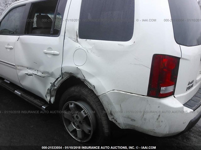 5FNYF4H98AB004795 - 2010 HONDA PILOT TOURING WHITE photo 6