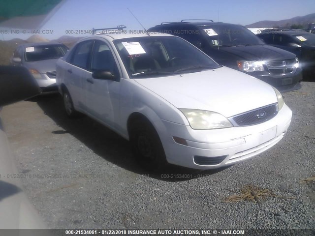 1FAFP34N77W305585 - 2007 FORD FOCUS ZX4/S/SE/SES WHITE photo 1