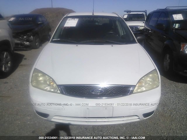 1FAFP34N77W305585 - 2007 FORD FOCUS ZX4/S/SE/SES WHITE photo 6