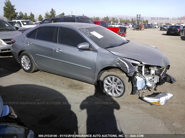 4T4BF1FK2FR496959 - 2015 TOYOTA CAMRY LE/XLE/SE/XSE Silber Foto 1