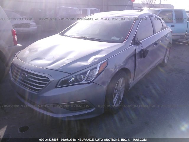 5NPE24AF9FH000519 - 2015 HYUNDAI SONATA SE SILVER photo 2