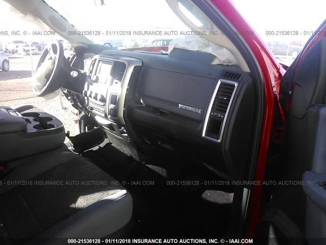 3C6UR5DJ2HG519914 - 2017 RAM 2500 SLT წითელი ფოტო 5