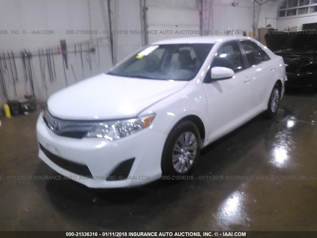 4T1BF1FK3EU311679 - 2014 TOYOTA CAMRY L/SE/LE/XLE 白色 照片 2