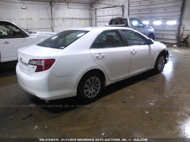 4T1BF1FK3EU311679 - 2014 TOYOTA CAMRY L/SE/LE/XLE 白色 照片 4
