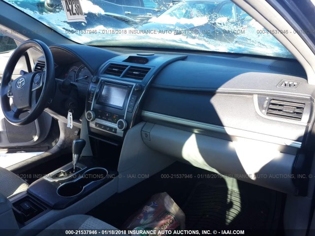 4T4BF1FK6CR195462 - 2012 TOYOTA CAMRY SE/LE/XLE BLACK photo 5