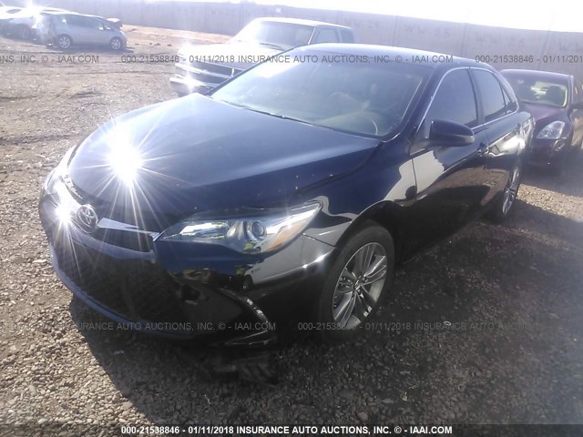 4T1BF1FK6FU937292 - 2015 TOYOTA CAMRY LE/XLE/SE/XSE შავი ფოტო 2