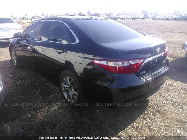 4T1BF1FK6FU937292 - 2015 TOYOTA CAMRY LE/XLE/SE/XSE შავი ფოტო 3
