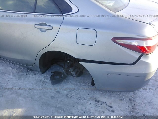 4T1BF1FK2GU221538 - 2016 TOYOTA CAMRY LE/XLE/SE/XSE 银色 照片 6