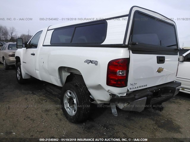 1GCHK44KX9F157089 - 2009 CHEVROLET SILVERADO K2500 HEAVY DUTY WHITE photo 3
