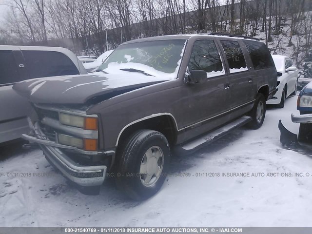 1GNFK16RXWJ304348 - 1998 CHEVROLET SUBURBAN K1500 TAN photo 2