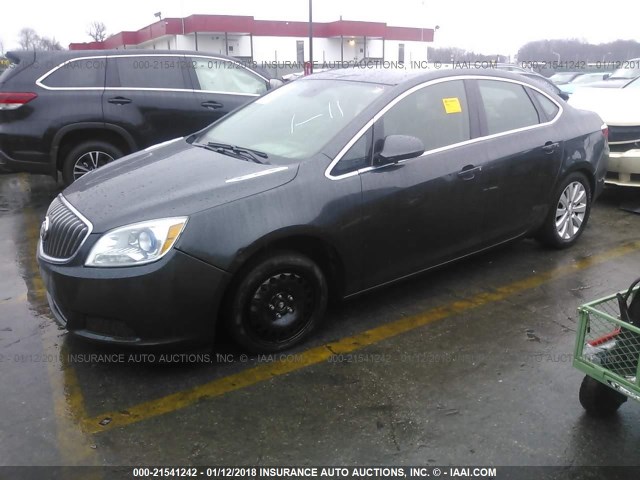 1G4PP5SK4F4212208 - 2015 BUICK VERANO GRAY photo 2