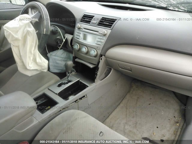 4T4BE46K47R008066 - 2007 TOYOTA CAMRY NEW GENERAT CE/LE/XLE/SE GRAY photo 5