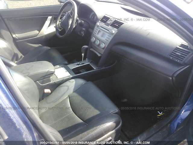 4T1BK46K08U072898 - 2008 TOYOTA CAMRY LE/XLE/SE ლურჯი ფოტო 5