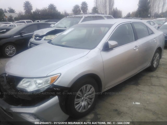 4T4BF1FK9ER373903 - 2014 TOYOTA CAMRY L/SE/LE/XLE SILVER photo 2