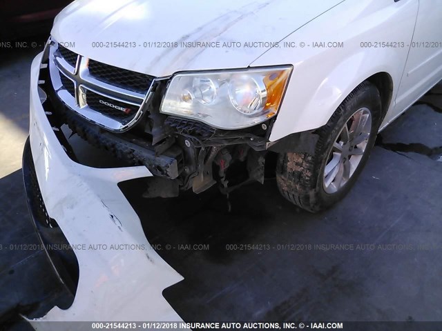 2C4RDGCG4DR618835 - 2013 DODGE GRAND CARAVAN SXT WHITE photo 6